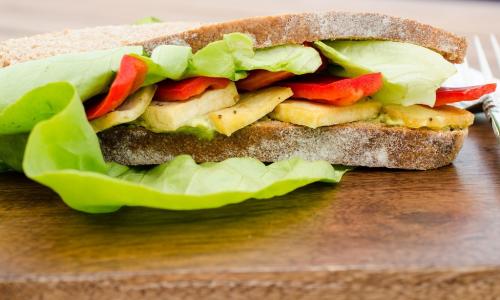 Как перестать перекусывать вредной едой? Советы диетологов